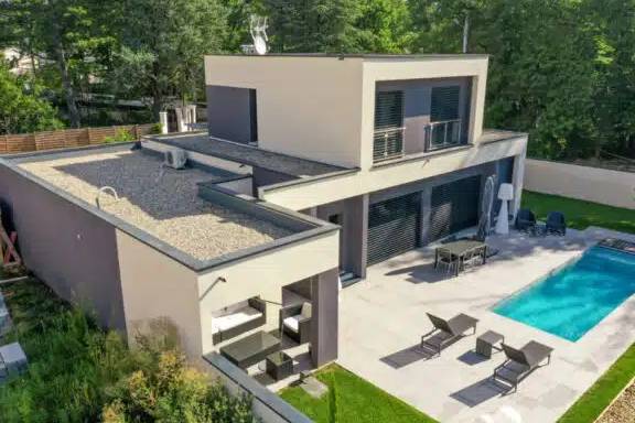 Private houses and luxury villas