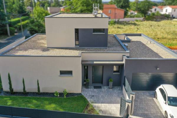 Private houses and luxury villas